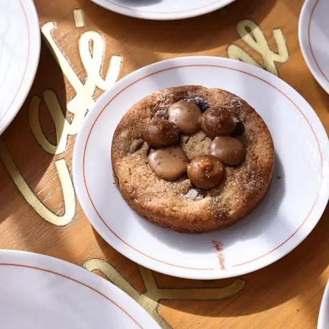 Hazelnut praline tart
